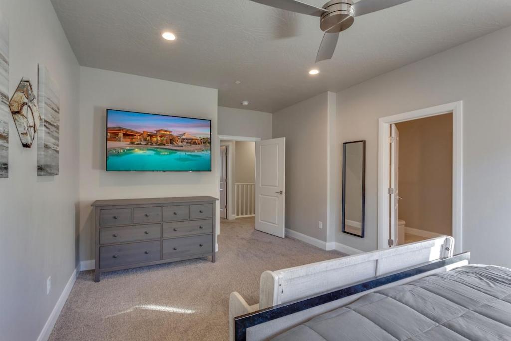 Zion Village 339 3 Bed, 2 And A Half Bath, Game Systems, Mister System, And Community Pool Hurricane Bagian luar foto